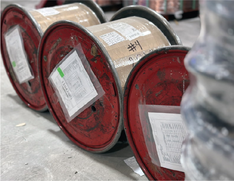 Carretes metálicos de alambre de cobre